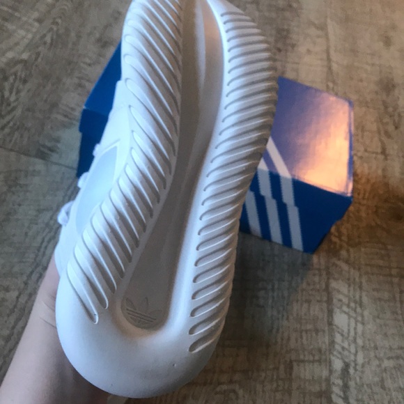 Adidas Boost Style Women’s Sneaker - Picture 6 of 8